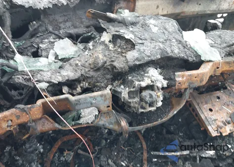 1998 Mercury Grand Marquis z USA, uszkodzony, nr VIN 2MEFM74W0WX640806